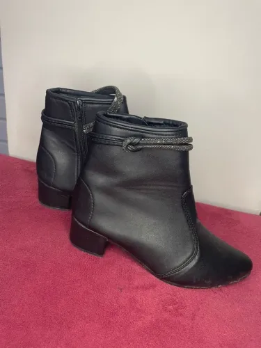 Bota 37 