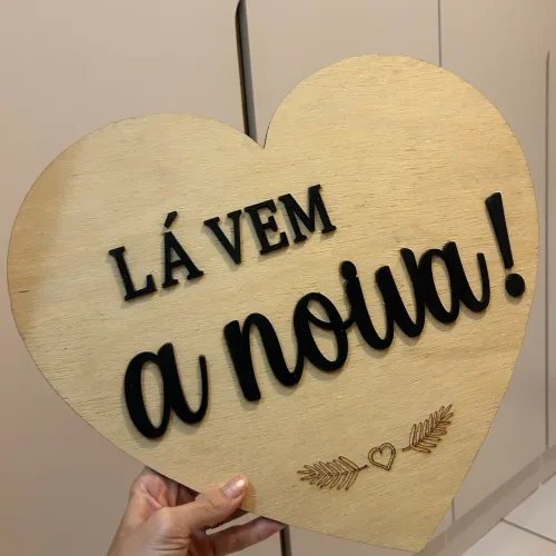 Plaquinha Lá vem a noiva!