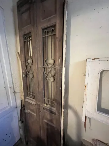 Porta antiga maciça dupla e rústica de demolição com 2,80 x 80 