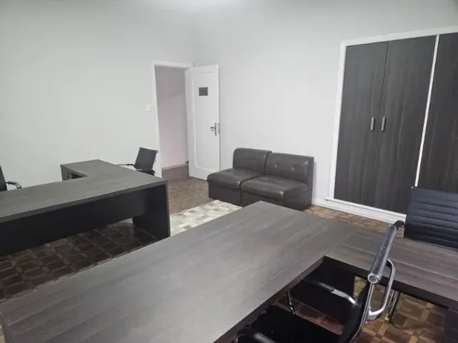 SALA ESCRITORIO INTEIRAMENTE MOBILIADA