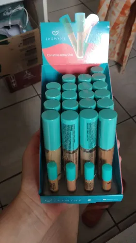 Itens de maquiagem lacrados ponta de estoque