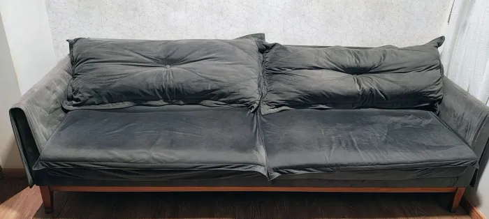 Sofá em Suede cinza grafite 2,40 x 0,95