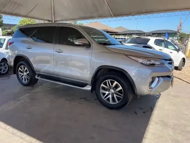 Toyota Hilux SW4 SRX 4X4 2.8 TDI 16V Dies. Aut. 2016