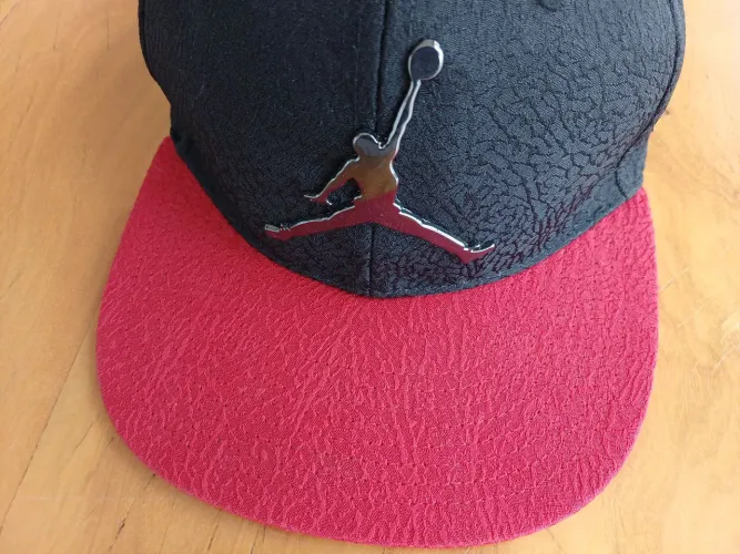 Boné Basketball HipHop RAP Music Michael Jordan Original USA Logo Metálico 