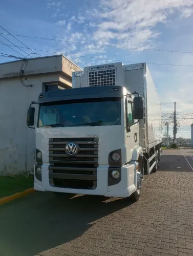 Lindo caminhão truck 24280 baú frigorífico 16 paletes automático trabalhando 