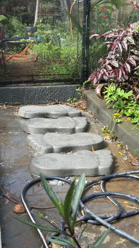 Pisantes de concreto formato de pé