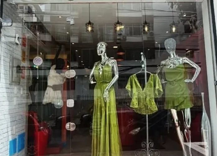 Manequins femininos prata espelhado, em excelente estado!