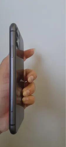 iPhone 11 64 Gb bateria em 72% funcionando tudo tela original nunca foi aberto .