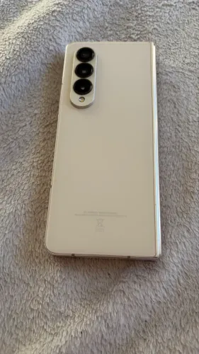 Smartphone Samsung dobrável Zfold 4 com defeito - não liga