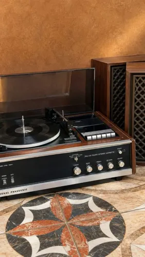 Vitrola toca-discos, rádio e toca-fitas cassete K7 da National Panasonic