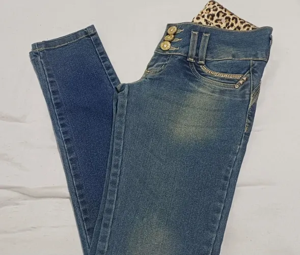 Calça jeans feminina tamanho 34 produto novo com laycra