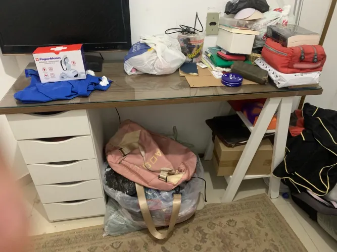 Mesa com tampo de vidro