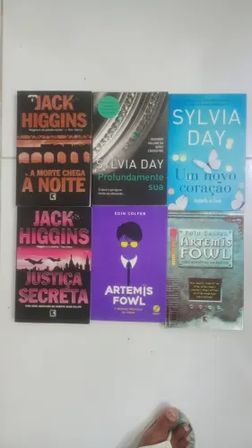livros de Sylvia Day, Jack Highins ou Artemis Fowl