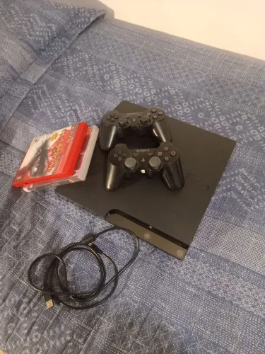 Ps3 desbloqueado (em perfeito estado) + 2 controles ORIGINAIS SONY