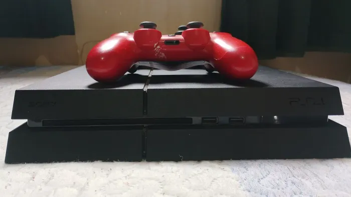 Playstation 4 seminovo, 2 controles, bem cuidado - funcionando 100%