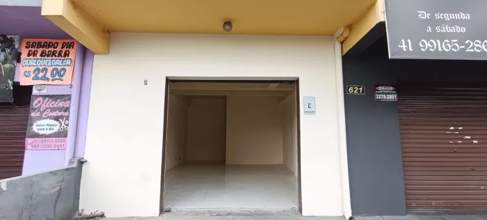 Loja em Centro Comercial próxima ao Terminal do Hauer. [87.002]