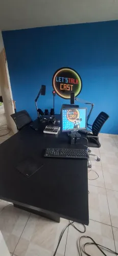 Vendo estúdio de podcast completo.