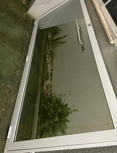 Porta de Vidro com puxador Novíssima
