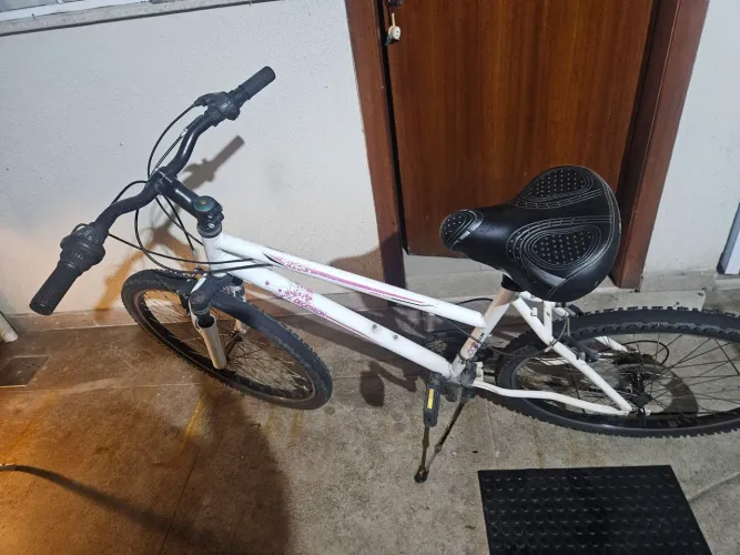 Bike MTB 24 Decathlon 21 marchas c/ suspensão toda Shimano!