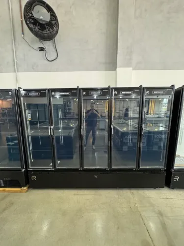 AUTO SERVICO VANGUARD RESFRIADOS 5 PORTAS PRETA - PRETO INTERNO Novo 