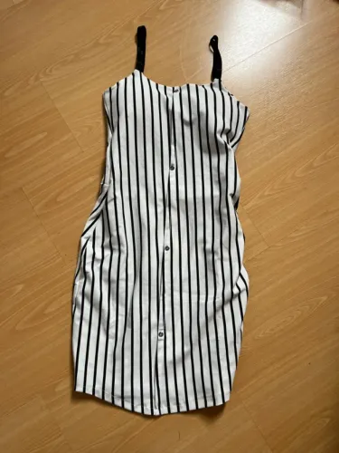 Vestido curto e justo listrado - Branco e Preto (TAM P)
