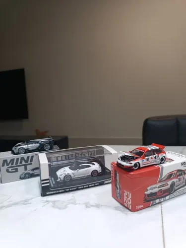 Miniaturas 1/64 Pop Race, Inno 64 e Mini GT 