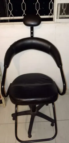 Cadeira de cabeleireiro com apoio de cabeça