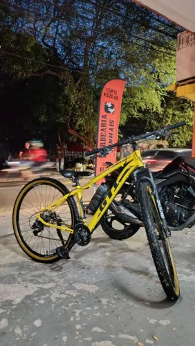 Bicicleta GTI amarela 