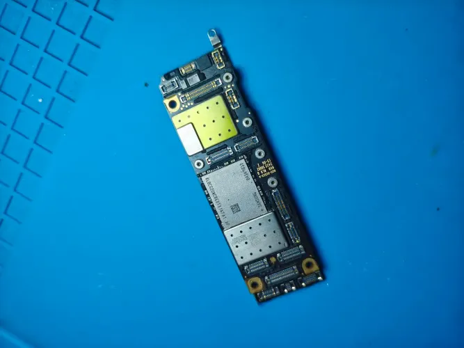 PLACA IPHONE 11 RETIRADA DE COMPONENTES