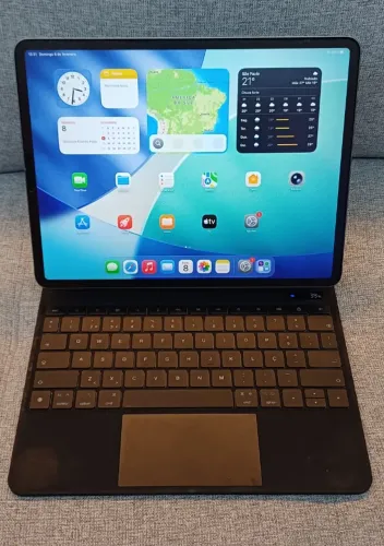 iPad Pro 12.9 M2 256gb com Keyboard Troco