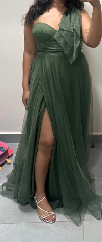 Vestido de festa verde oliva