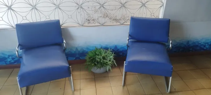 Poltronas em Corino - R$100,00 cada.