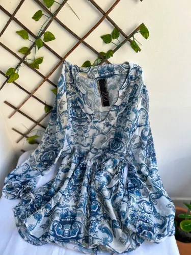 Saida De Praia Tunica Manga Longa Charry Estampa Porcelana