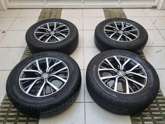 Jogo de Rodas 17" com Pneus Geolandar Yokahoma