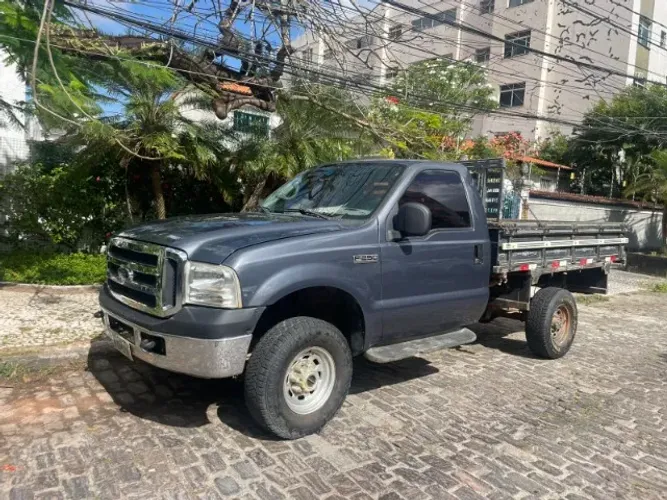 F250 XLT motor Cumins Carroceria de Madeira