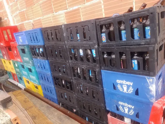 Caixas de cerveja e coca cola