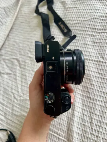 Camera Sony A6000 + lente 16-50 mm (Leia o anuncio)