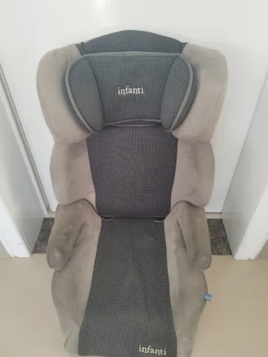 Cadeirinha para carro, vira assento de elevação (Booster). Marca Infanti . Até 25 kilos