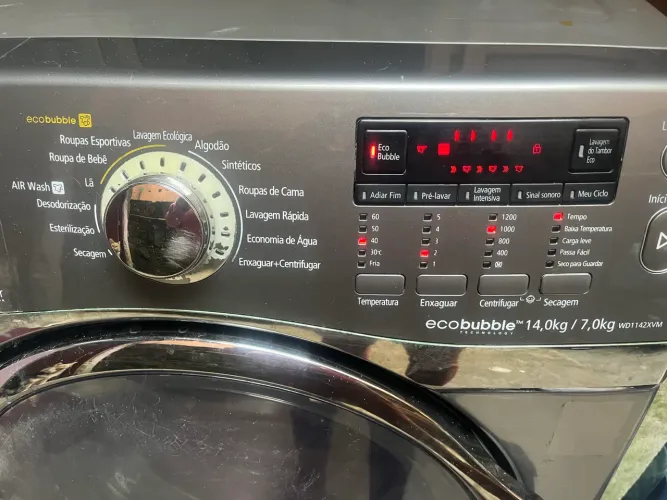 Máquina Samsung lava e seca