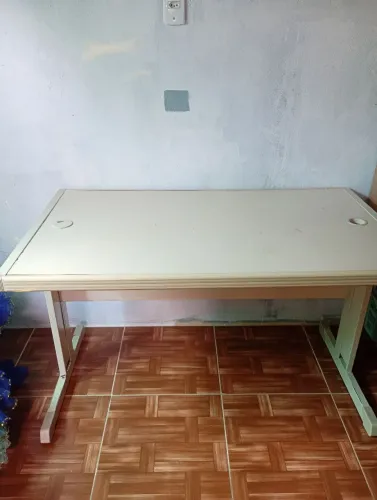Vendo Mesa,cadeiras armário de escritório mesinha de madeira.