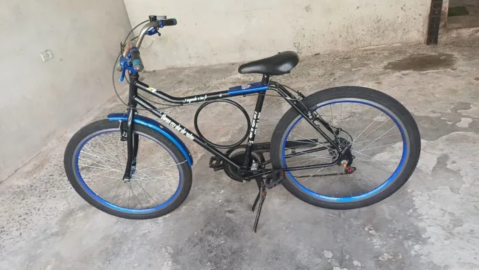 Bicicleta aro 26. Em ótimo estado tendo somente que fazer manutenção do cubo de trás.