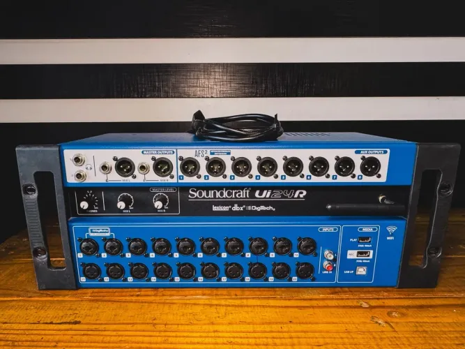 Soundcraft Ui24R - Mesa de Som Digital 24 Canais | Wi-Fi | USB | Lexicon/DigiTech