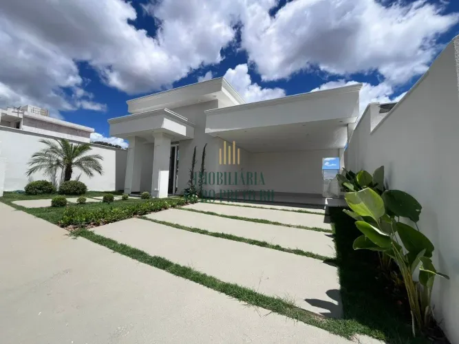 Casa de condomínio fechado, com 155m², 3 quartos, 2 suítes, 2 vagas de garagem;