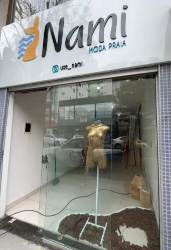 Placa ACM Branca Acetinada para loja