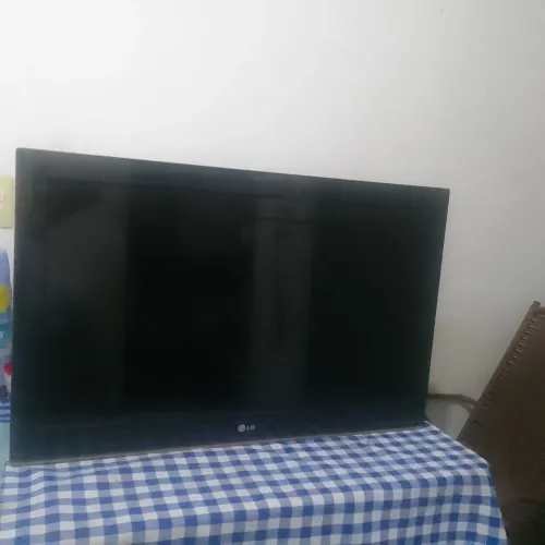 Televisão LED. Semi Nova.