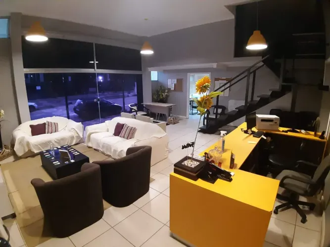 Saráty Vende ou Aluga prédio comercial e residêncial com várias salas, galpão e casa com p