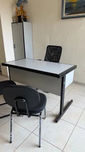 Mesa de Escritório / Escrivaninha com 2 Gavetas para Home Office