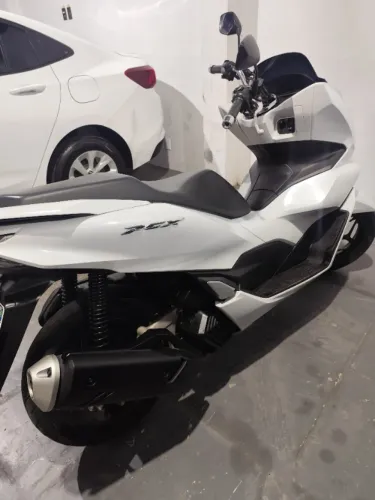 Honda PCX 2025 | Apenas 6.200 km | Extra | Financia em até 60x 