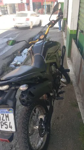 Linda moto Lander 