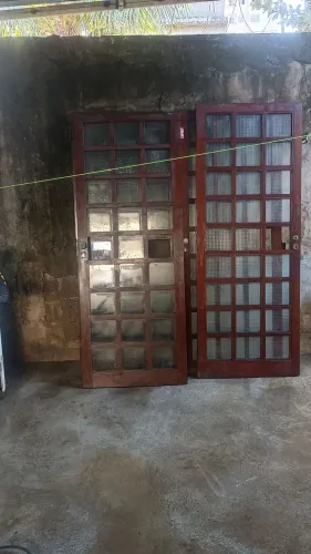 Portas de madeira maciça 80cm x 2,05m